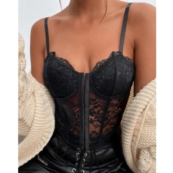 Boho black lace corset crop top - Picture 5 of 6